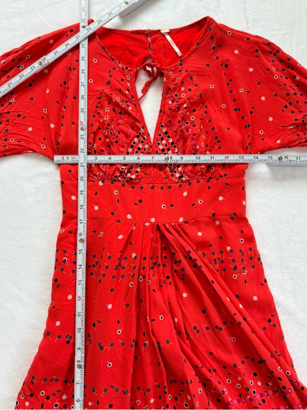 FREE PEOPLE Coryn Mini Dress Size 4 Coral Cutout Back Pleated Boho Long Sleeve - Picture 12 of 12